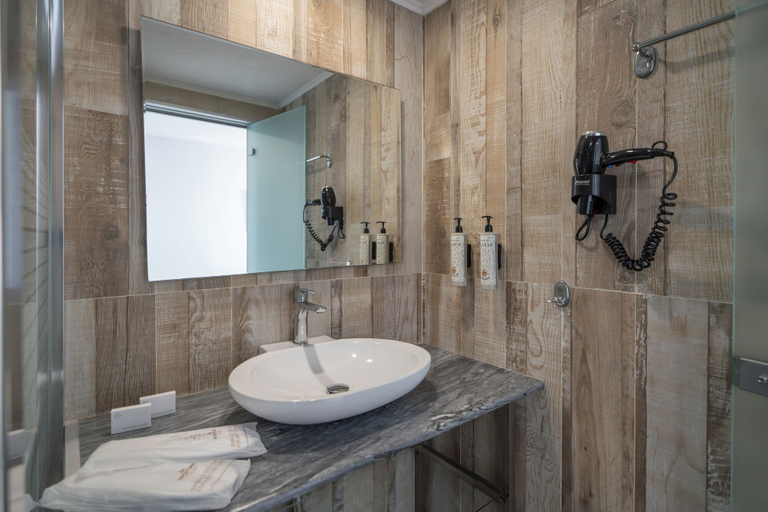 Bathroom 3, La Luna Hotel, Thessaly