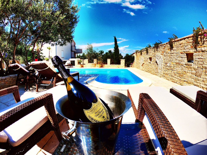Food & Drinks, Murter Island Flat With Pool & Spa, Murter