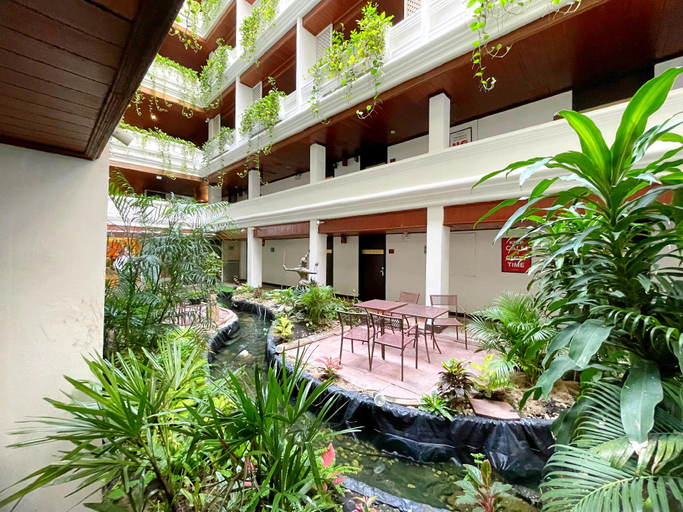 Exterior 2