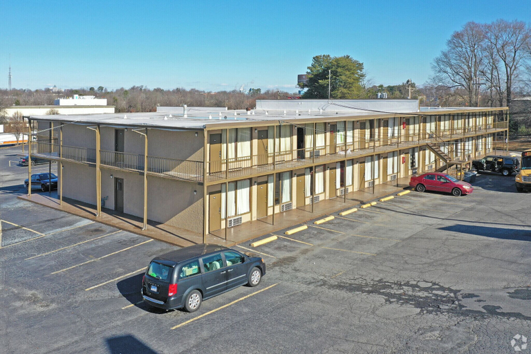 Exterior & Views, Greensboro Arcadia Inn, Guilford
