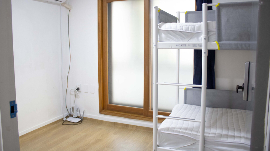 Bedroom 4, Ocean's Guesthouse - foreigners only, Mapo