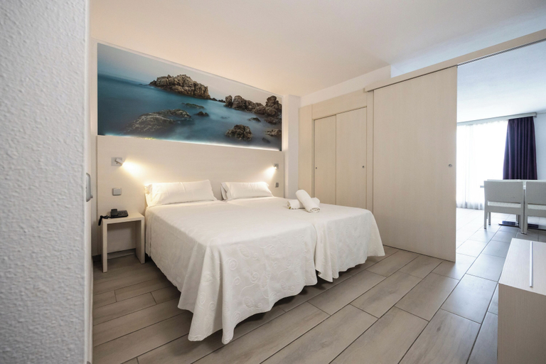 Bedroom 4, Aparthotel Miami Park, Barcelona