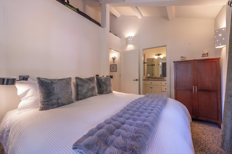 Bedroom 2, 3BR Home in Alpine Meadows for 8, Placer