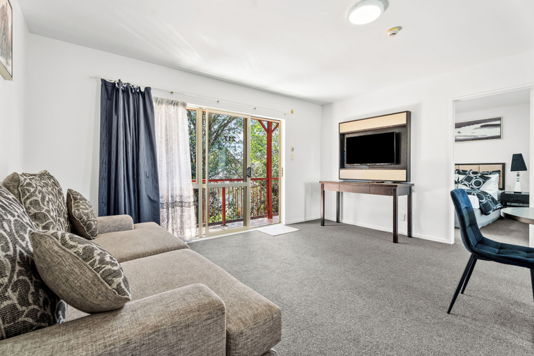 Others 4, Avondale Motor Inn, Waitakere