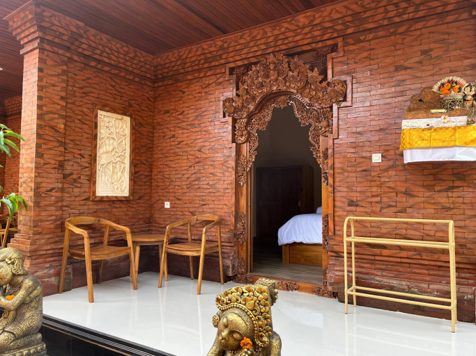Others 5, Ananda House, Gianyar