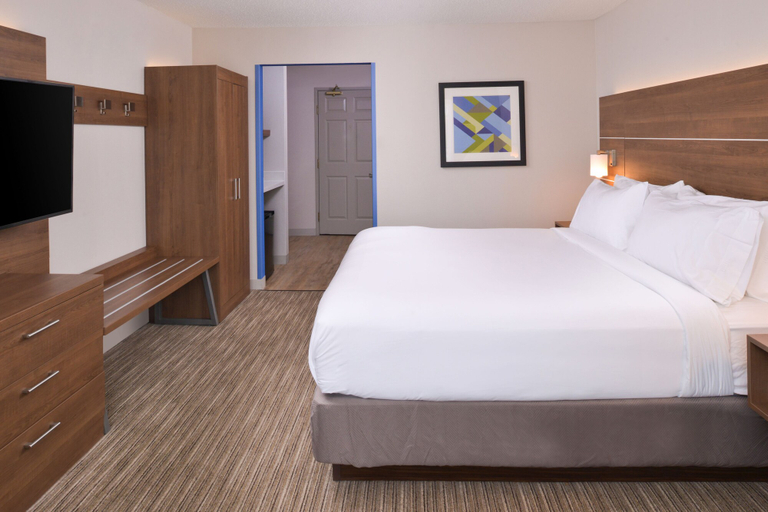 Bedroom 24