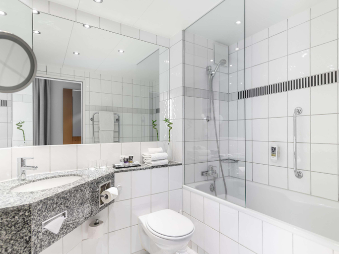 Bathroom 13