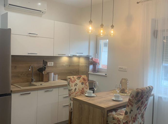 Others 3, Villa Julia, Biograd na Moru