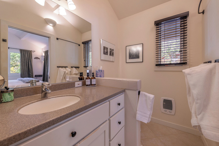 Bathroom 3, 3BR Home in Alpine Meadows for 8, Placer