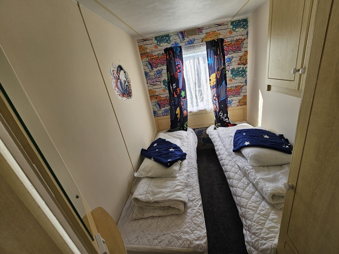 Others 4, Ingoldmells - Caravan- Sleeps 8 - Seaside - Wi-fi, Lincolnshire