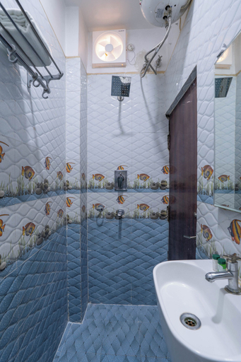 Bathroom 4, Hotel Kiaara, Varanasi
