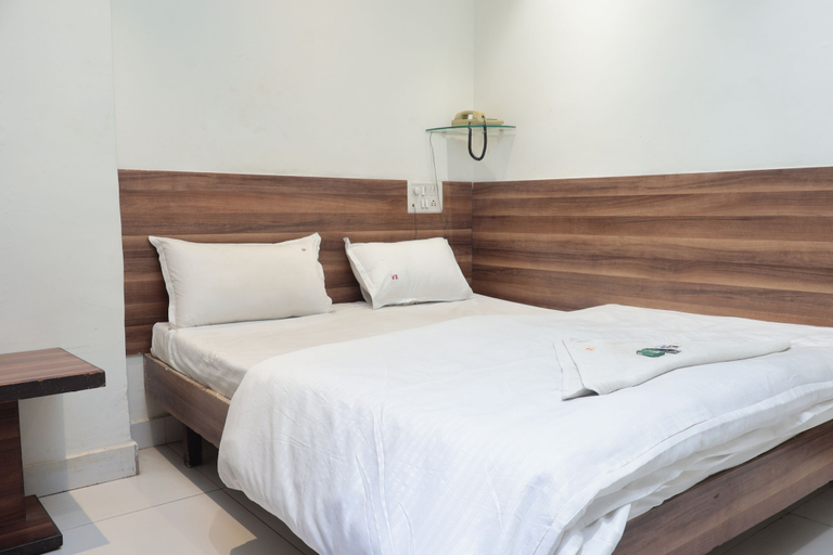 Bedroom 2, hotel sudarshan palace, Bhopal