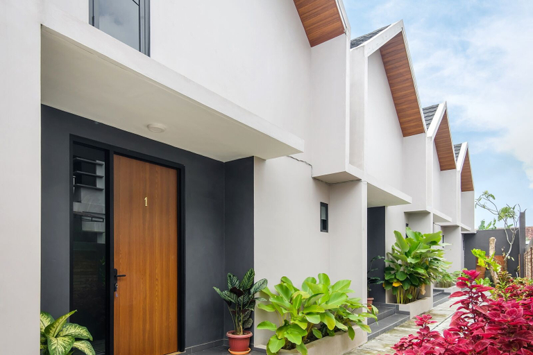 Exterior & Views 2, Calma Jawon Villa Jogja, Bantul