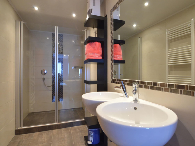 Bathroom 3, Cosy Holiday Home with Sauna, Terrace, Liège