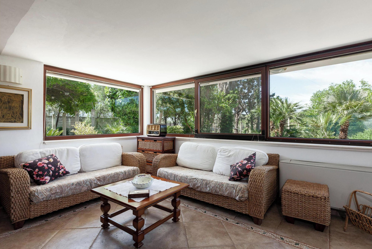 Living area 2, Villa Carmen With Garden And Pool, Brindisi