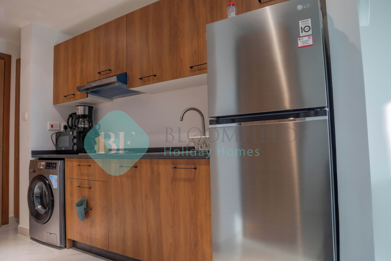 Private kitchen, Bloomfields Stunning STU in Oasis Masdar, Abu Dhabi City