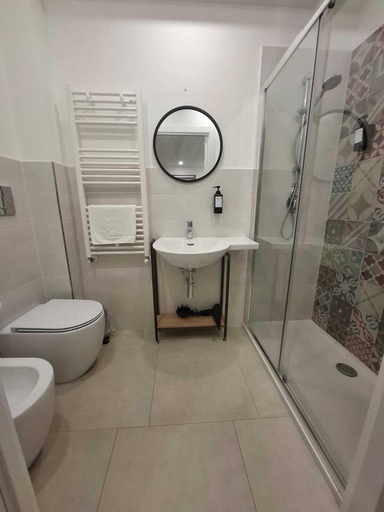 Bathroom 5, sikelia rooms, Catania