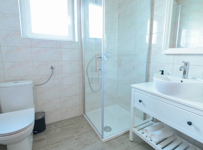 Bathroom 3, Apartment Villa Troskot, Pirovac