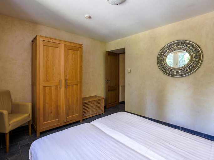 Bedroom 2, Tower Apartment in a 16th-century Castle, Liège