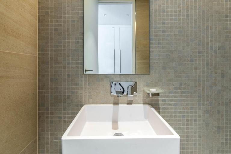 Bathroom 4, GuestReady - 1BR | Stunning Apartment | Prime Location, Dubai
