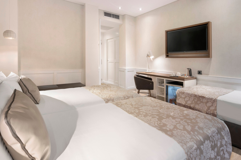 Bedroom 2, Catalonia Puerta del Sol Hotel, Madrid