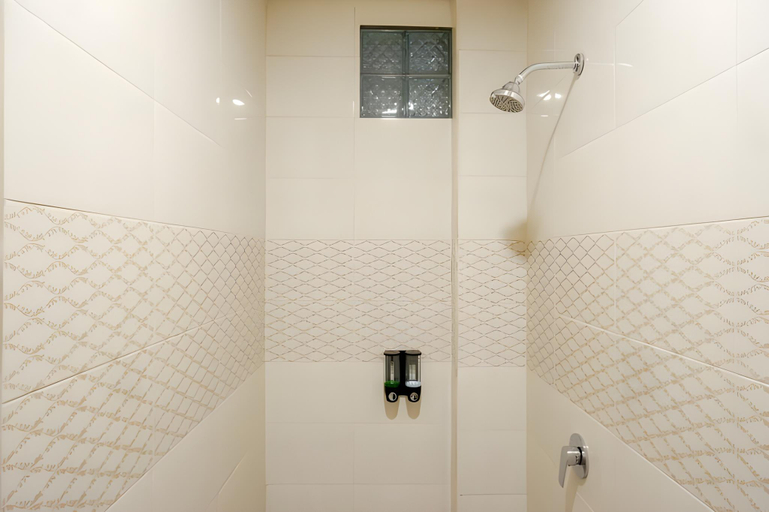 Bathroom 25
