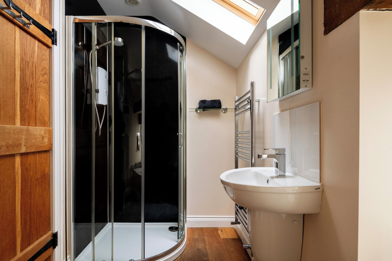 Bathroom, Webbington Farm Holiday Cottages, North Somerset