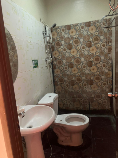 Bathroom 5, Rielena Plaza Hotel and Suites, Molave