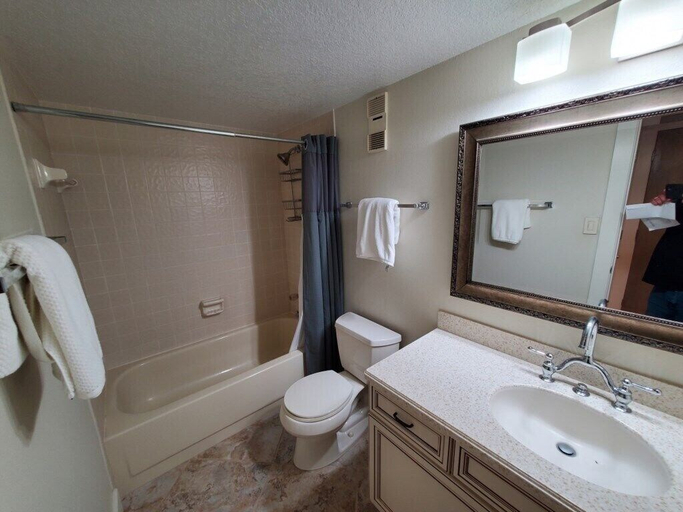 Bathroom 4, Sand Dollar 101, Saint Johns