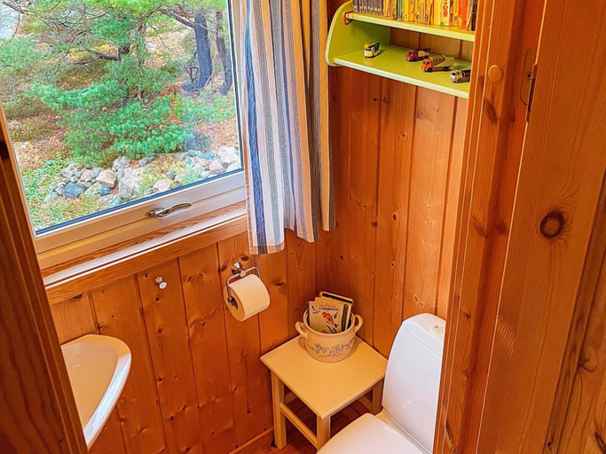 Bathroom 5, Serene Seaside Retreat in Vesteroy-by Traum, Hvaler