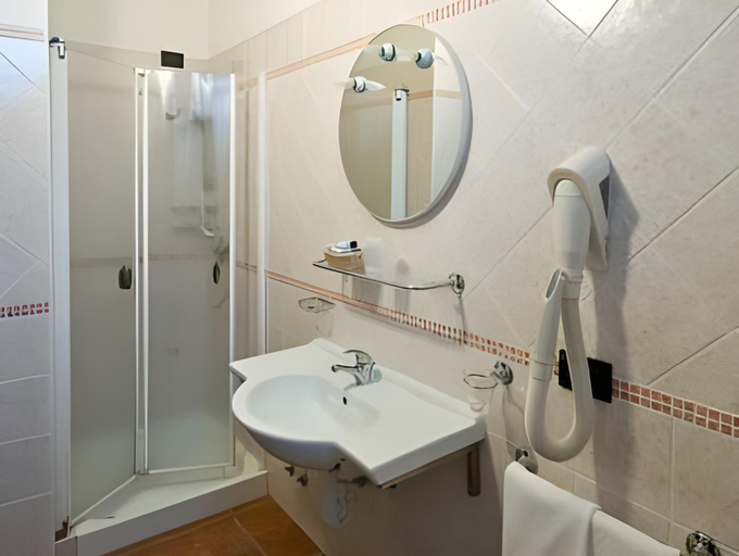 Bathroom 13