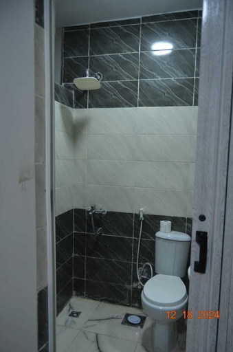 Bathroom 2, Pyramids Terrace Hostel, Al-Ahram