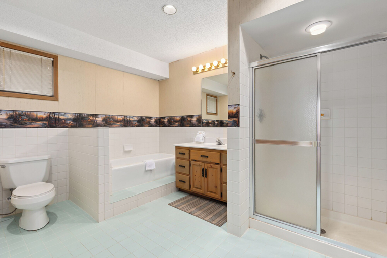 Bathroom 4, Causeway on Gull, Cass