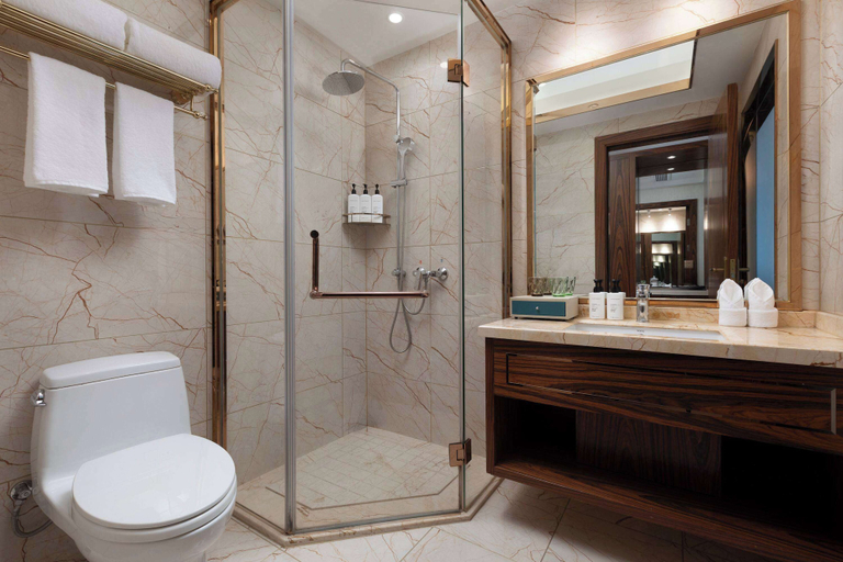 Bathroom 4, Days Inn by Wyndham Chongqing Jiulongpo, Chongqing