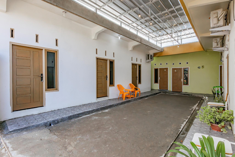 Public Area, OYO 93714 Guest House Gembul Syariah, Jambi