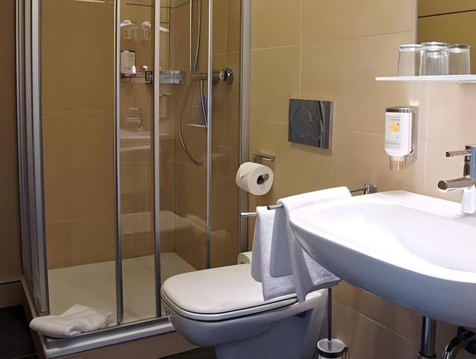 Bathroom 11