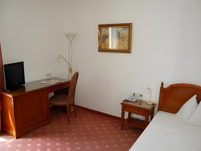 Bedroom 12