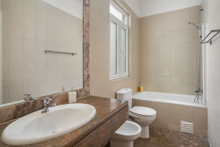 Bathroom 4, Luxury Lisbon Penthouse: Designer Decor & Epic Views, Lisbon