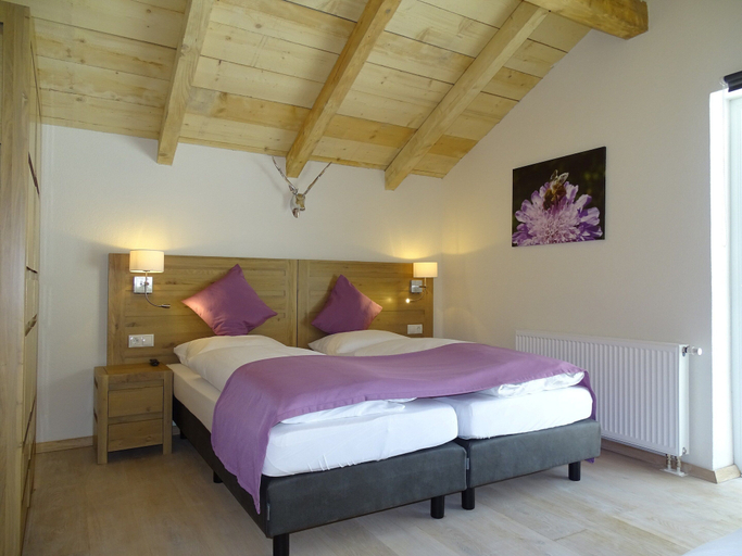 Bedroom 2, Detached Chalet Close to the ski Area, Zell am See