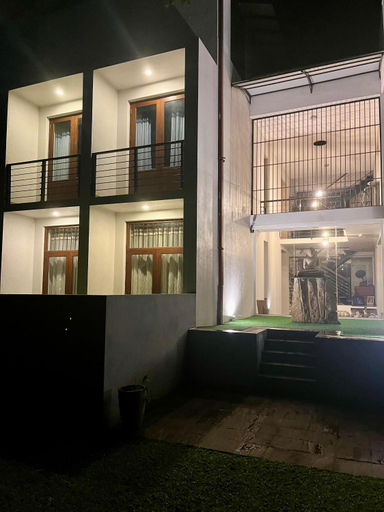 Others 5, Kasthuri, Minuwangoda