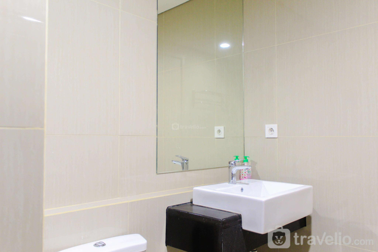 Bathroom 5, Good Style Studio Bintaro Embarcadero By Travelio, Tangerang Selatan