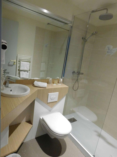 Bathroom 4, The Originals Access, Hôtel Ariès, Argentan, Orne