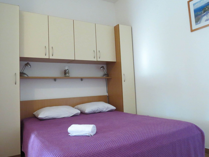 Bedroom 4, Alluring Holiday Home in Pakostane With Swimming Pool, Pakoštane