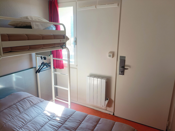 Bedroom 3, FASTHOTEL Reims Est - Taissy, Marne
