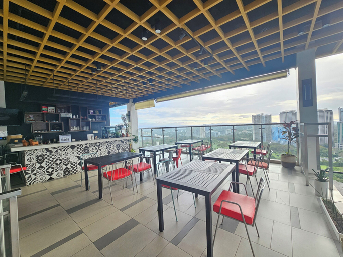 Food & Drinks 4, The Residences at BCCT by Stays PH, Taguig