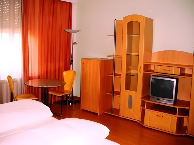 Bedroom 15