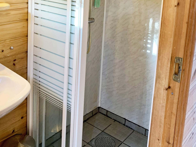 Bathroom 4, 6 Person Holiday Home in Foldroyhamn, Bømlo