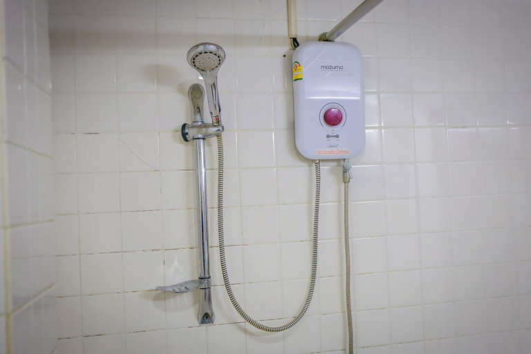 Bathroom 4, Lukmuang 2 Hotel, Muang Phangnga