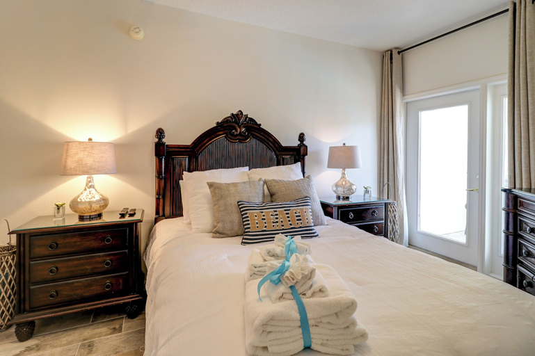 Bedroom 3, Stunning 2 Br/2 BA Third Floor Unit Directly On Santa Rosa Beach! Sleeps 6!, Walton