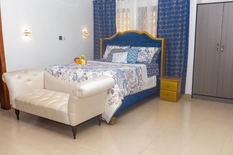 Bedroom 2, Philade Glorified Airbnb, Tema
